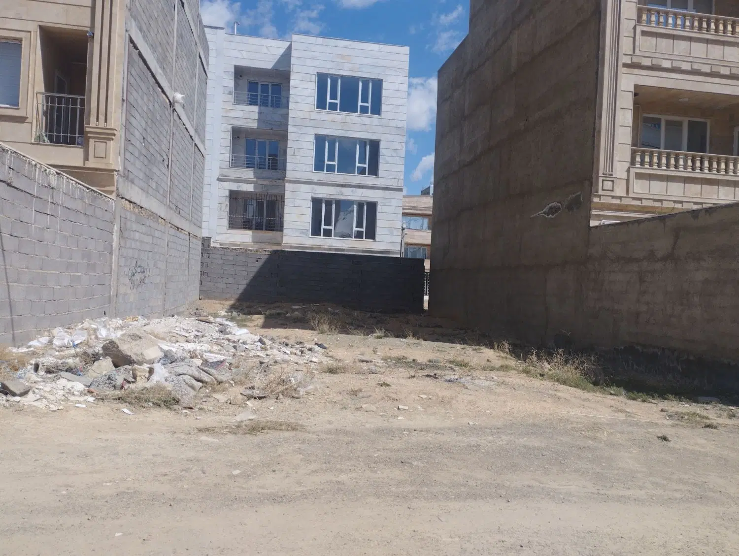 زمین پشت شرکت گاز