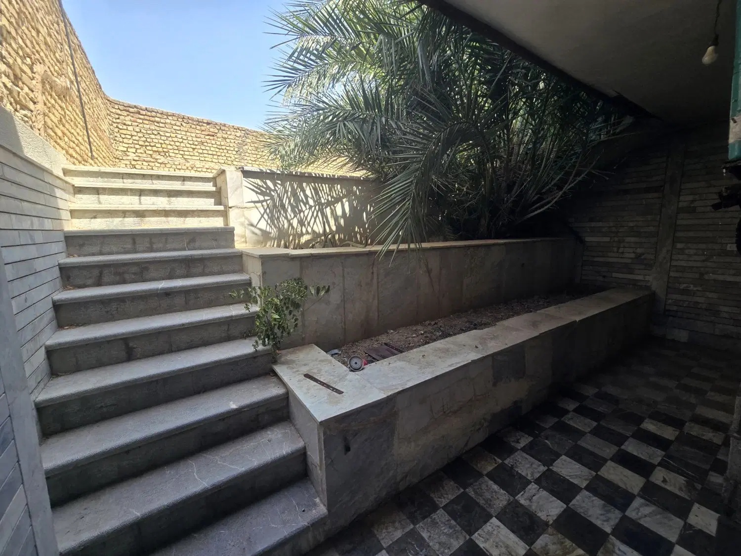 دو خوابه ۱۱۰ متری با حیاط اختصاصی .آزادان