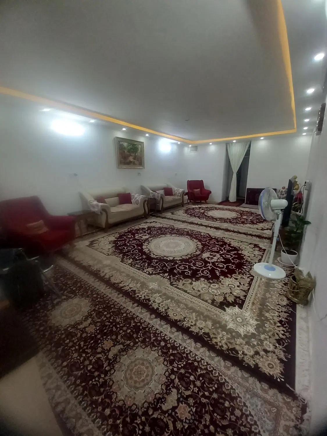 ویلایی ۲ طبقه (حاشیه خیابان ۲۵ متری)
