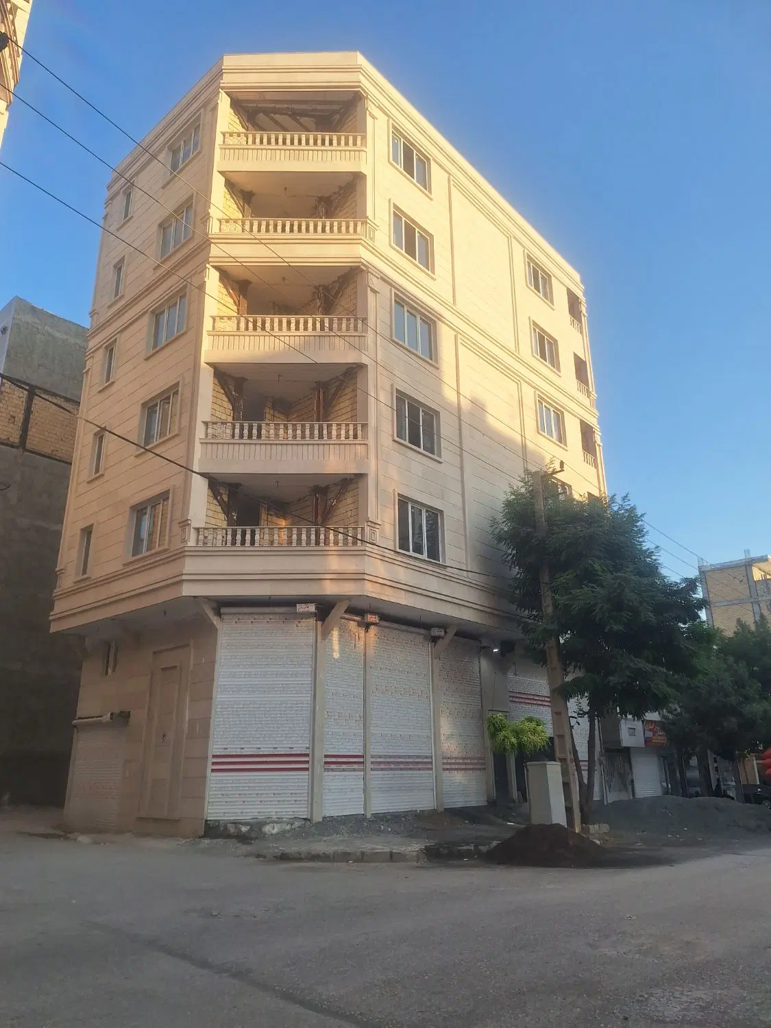 یک واحد آپارتمان شهرک شهرداری