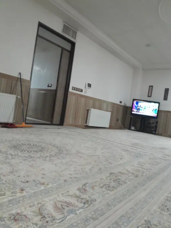 واحده نشمیلان غرقه نور