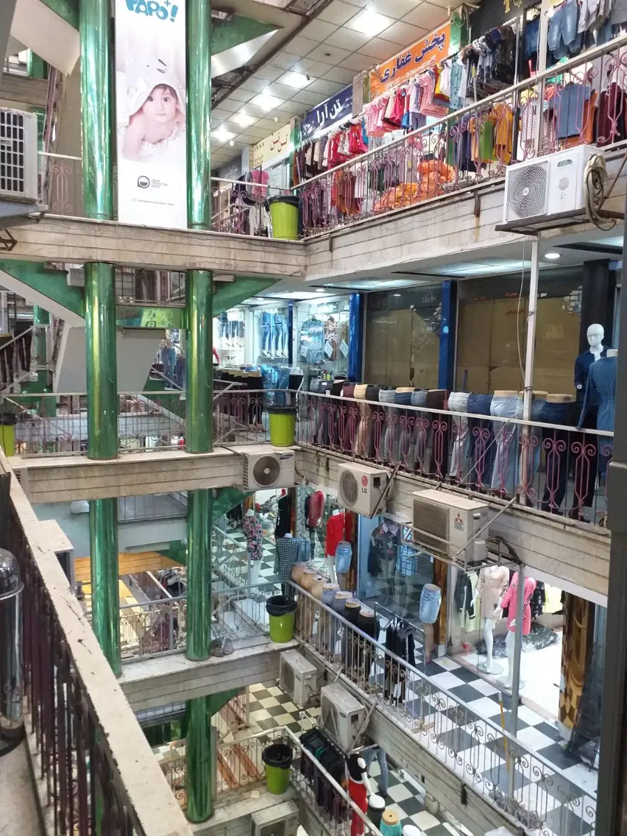 مغازه تجاری حجت جدید سه راه جمهوری