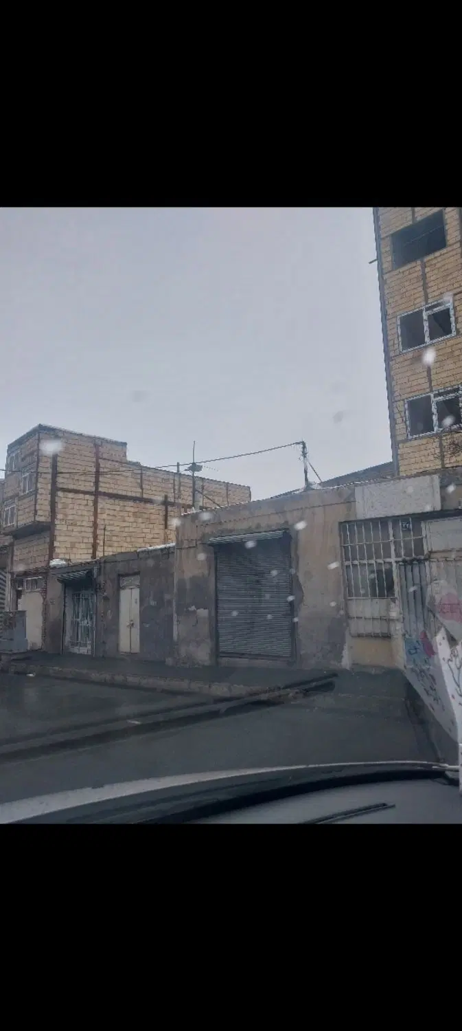 فروش ملک بر خیابان در نزدیک میدان پیش قدم