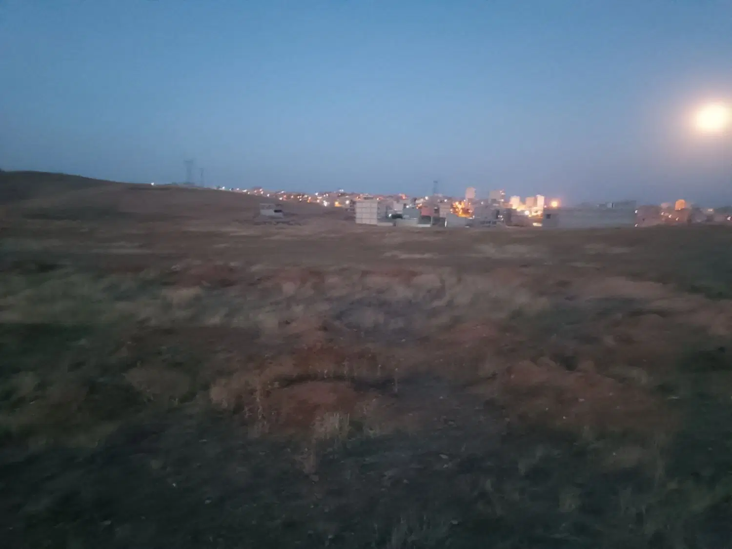 زمین در جاده ورزقان
