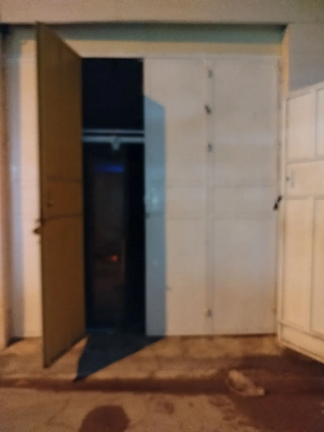 انبار یا مغازه