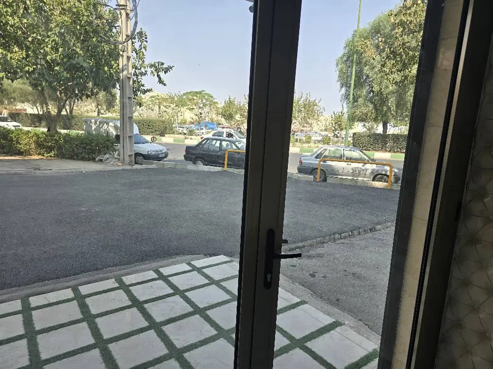 تجاری بر بلوار جمهوری تقاطع انسجام
