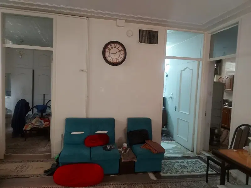 ویلایی ۳۰ سال ساخت _درب ماشین رو .