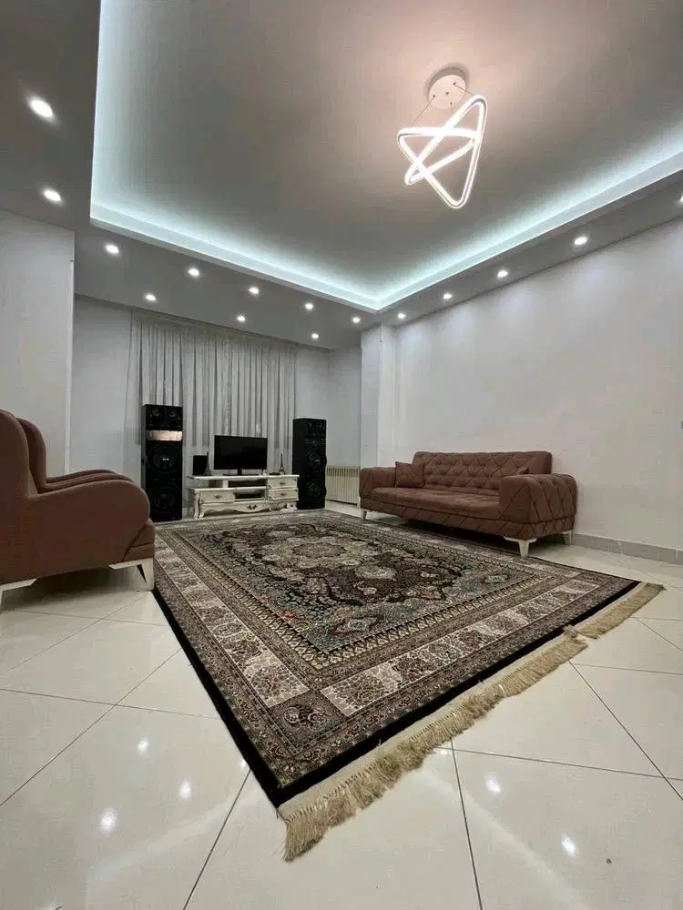 همچین فایلی هر روز به بازار نمیاد_پارکینگ سندی