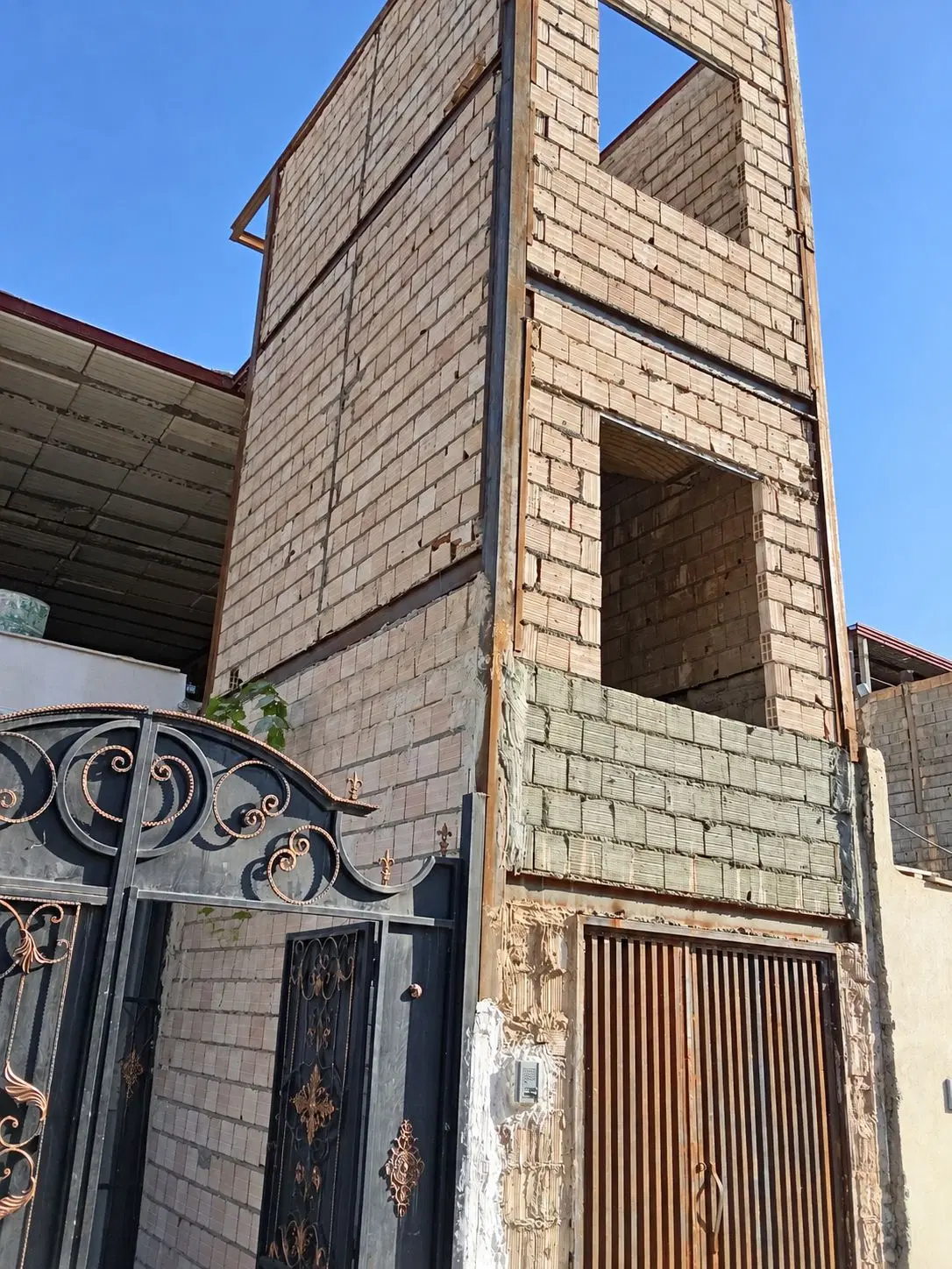 خانه نیمه کاره