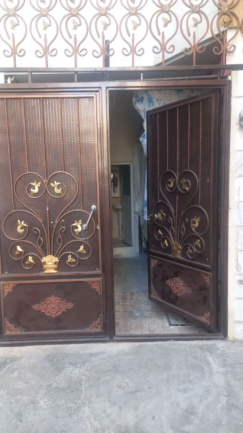اجاره انباری همکف۵۰متر واقع در بازار بزرگ سیسمونی