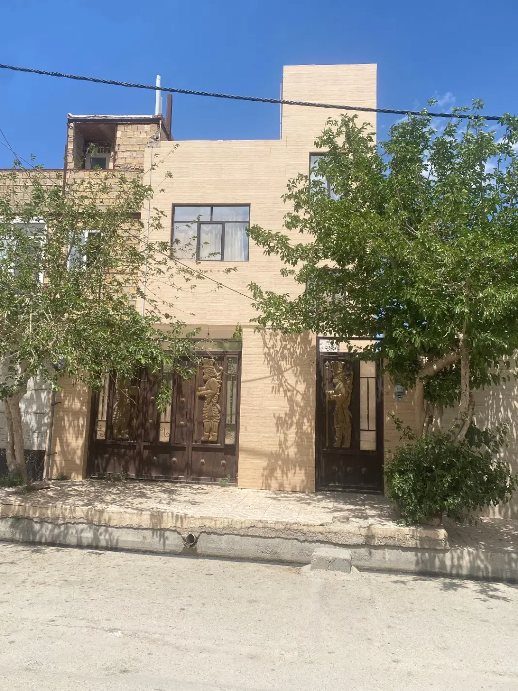 خانه مسکونی دوطبقه