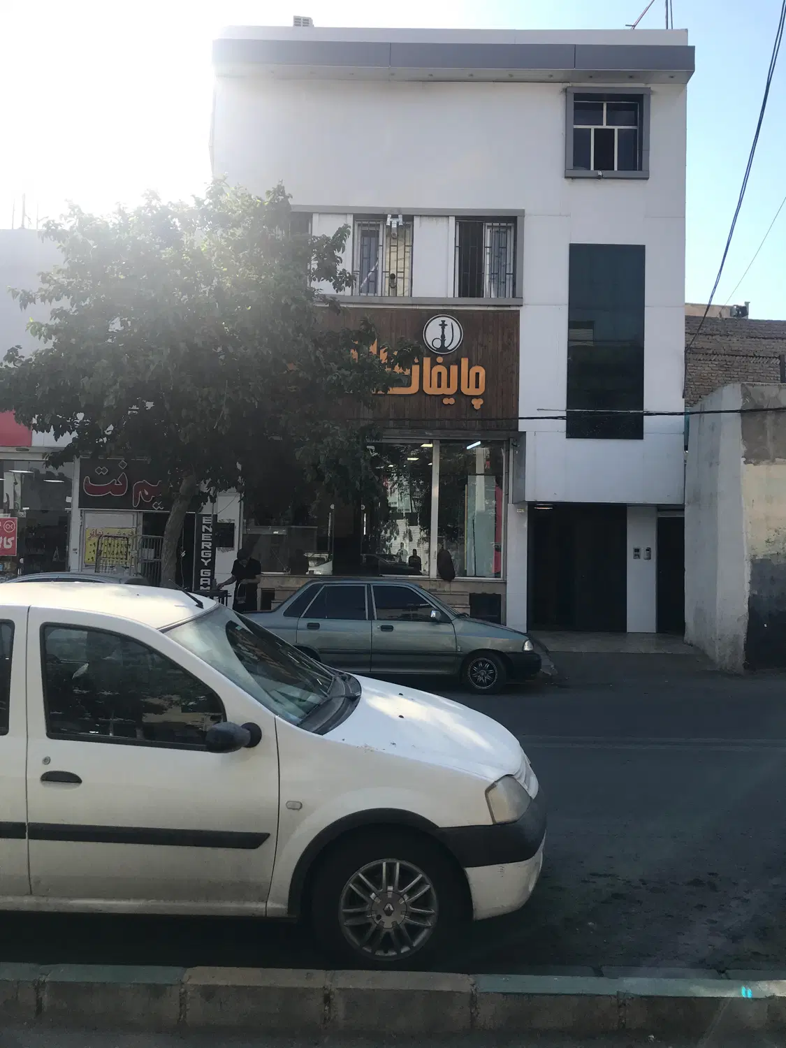 مغازه ۱۳۰متری بر خیابان امام حسن