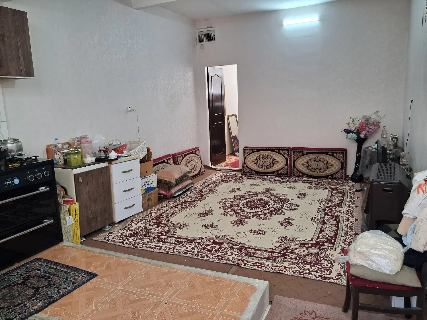 خانه دو طبقه میباشد طبقه دوم اجاره میرود