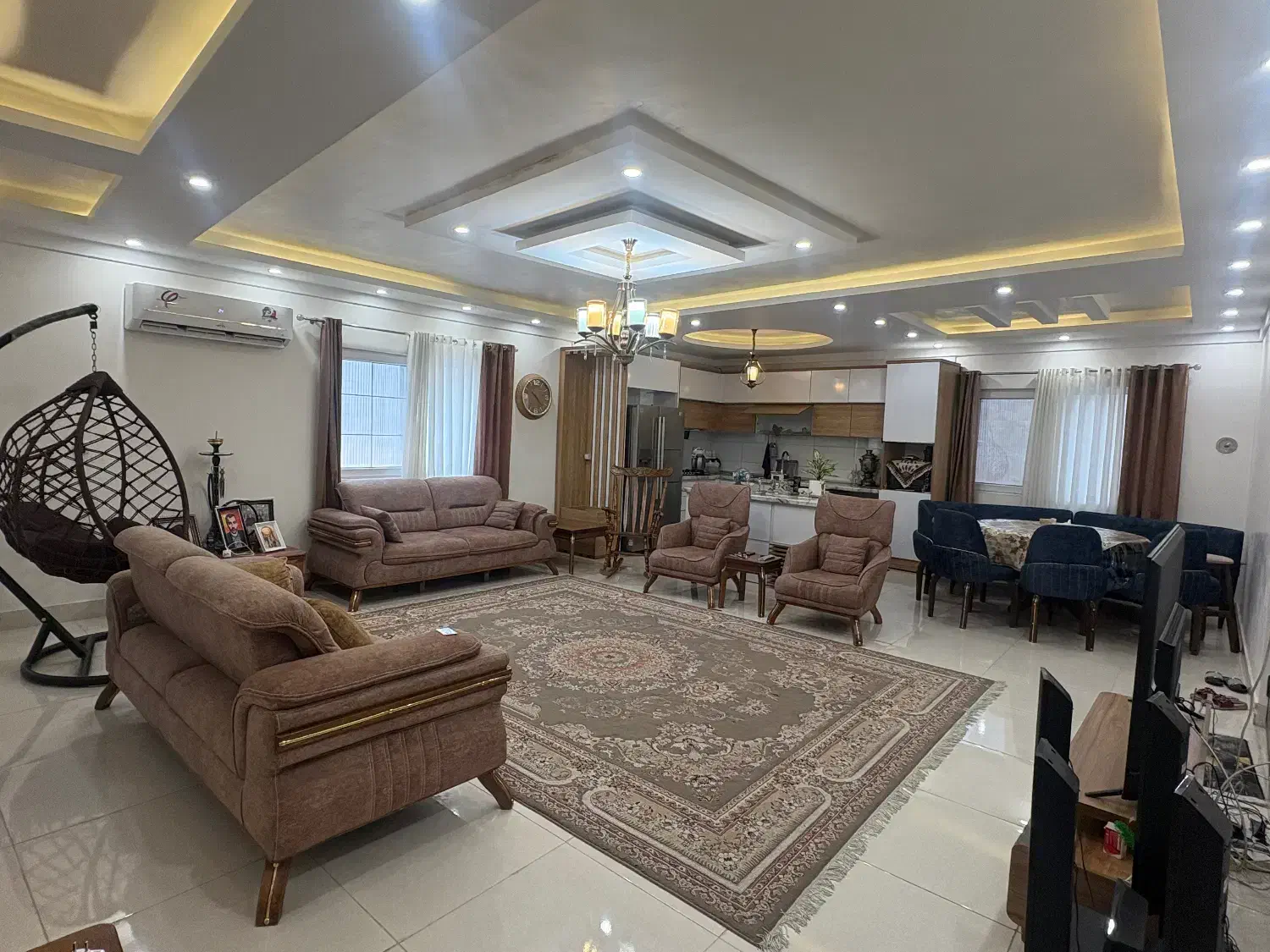 خانه ویلایی و تجاری در بهترین لوکیشن