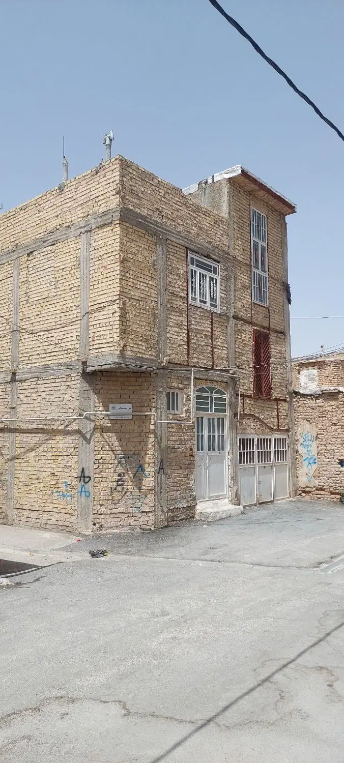 منزل نزدیک خیابان اصلی مرودشت