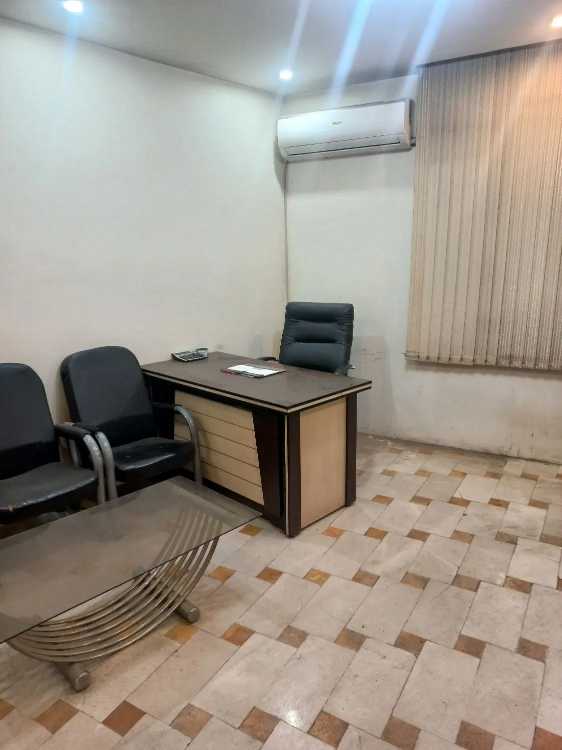 دفتر کار در بازار آهن شادآباد