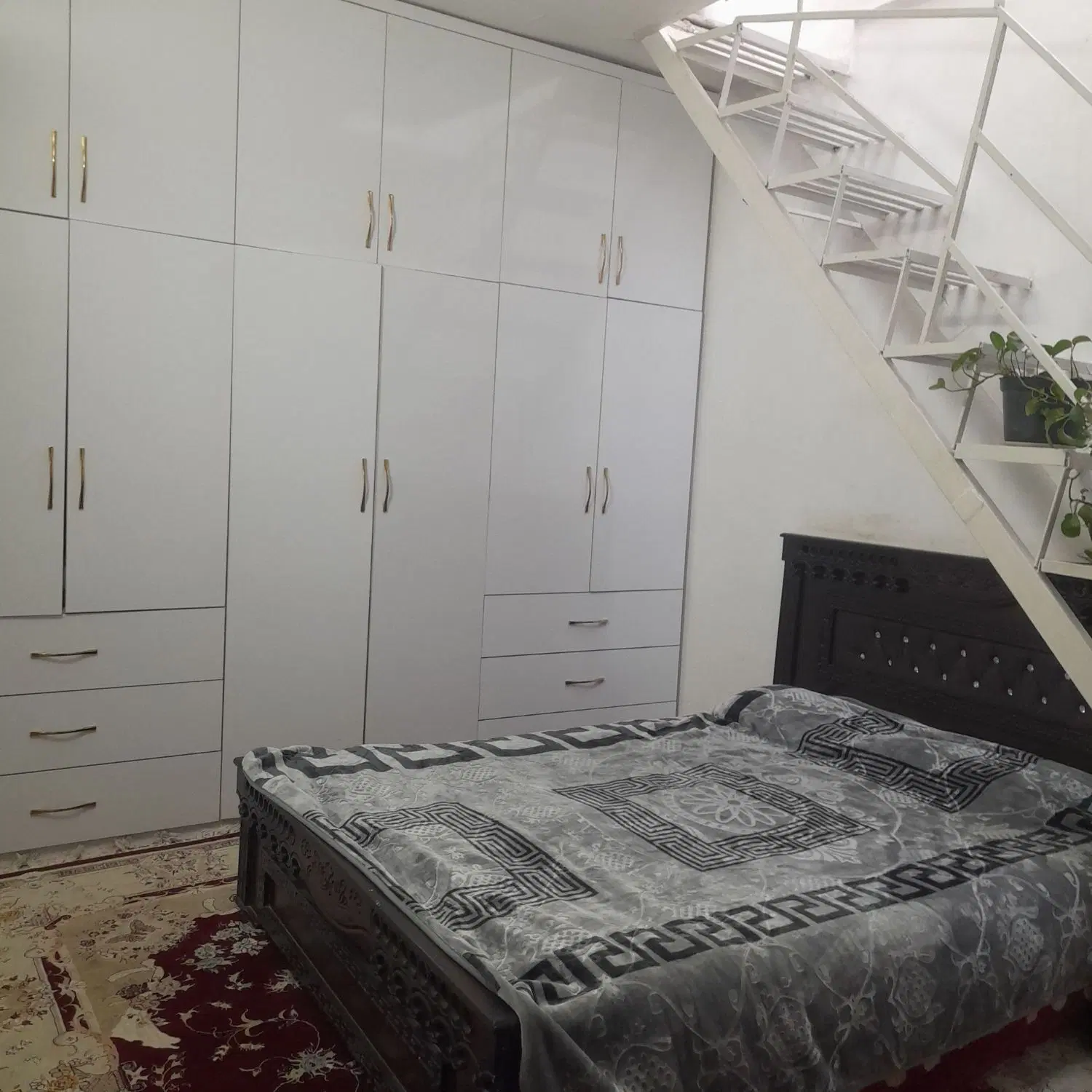 منزل مسکونی با پارکینگ با مغازه