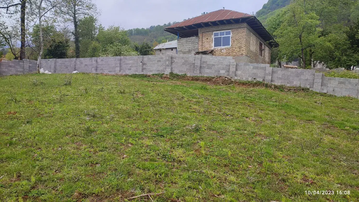 860 متر زمین با پروانه ساختهای 200 متری و 100 متری