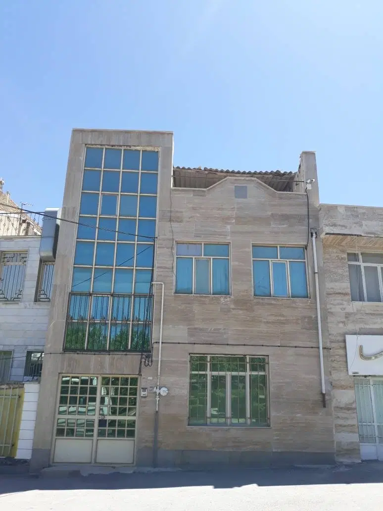 دو طبقه و نیم مستقل
