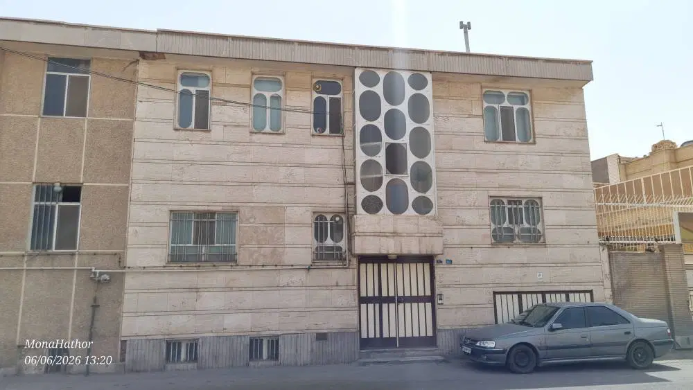 خانه حیاط دار - سه طبقه (بازسازی شده)