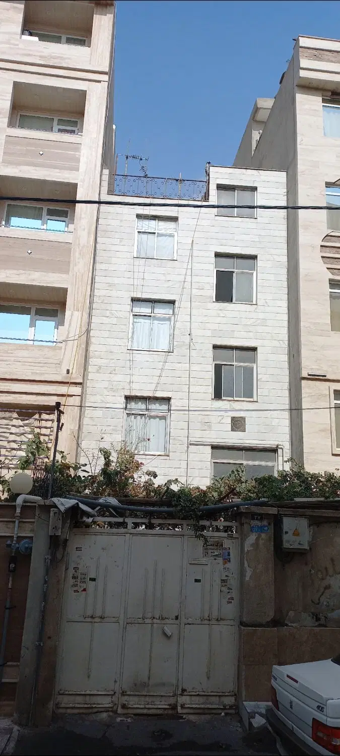 فروش خانه کلنگی ۱۲۰ متری ۴ طبقه قابل سکونت