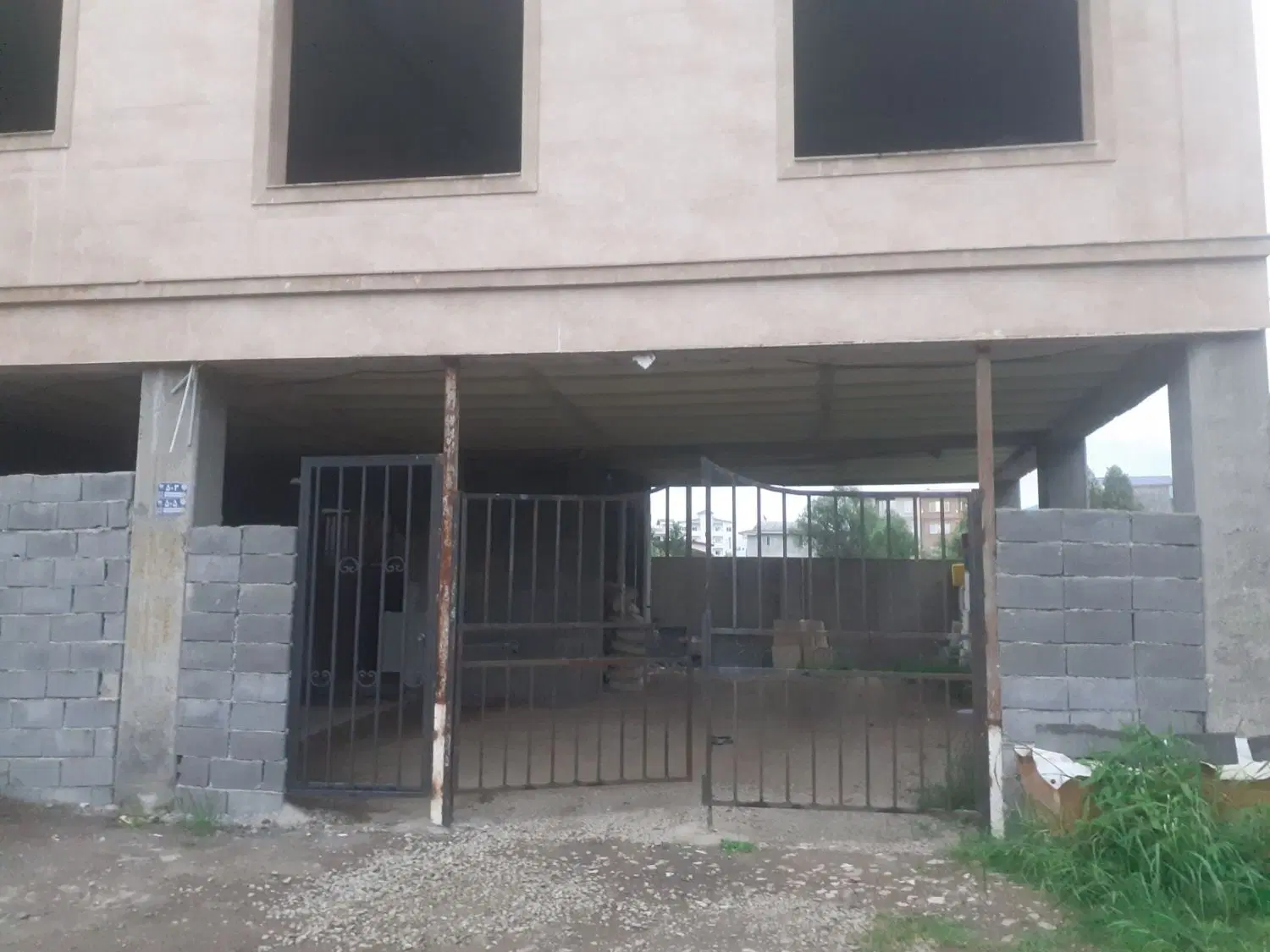 واحد آپارتمانی همراه حیاط خلوت