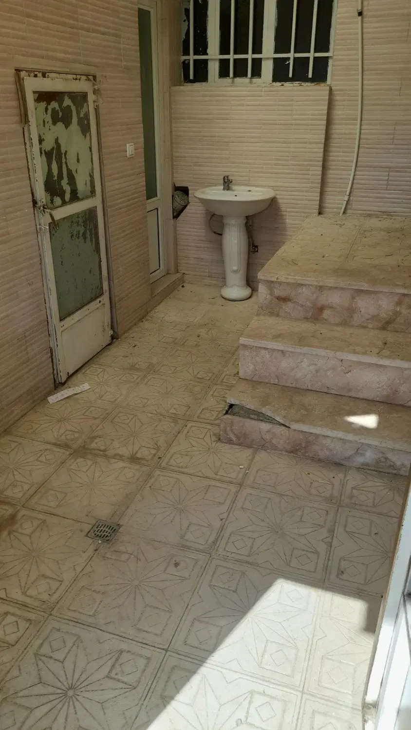 فروش خانه طبقه همکف ۸۰ متری عبور مجزا