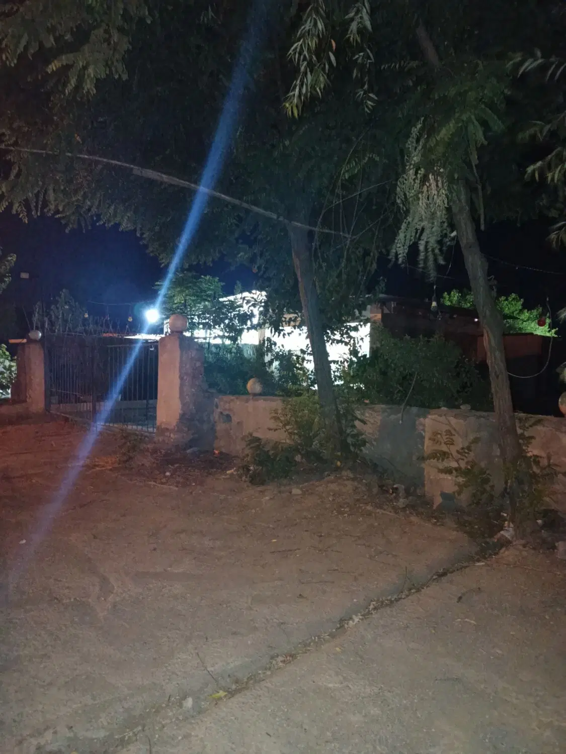 اجاره مغازه همراه محوطه