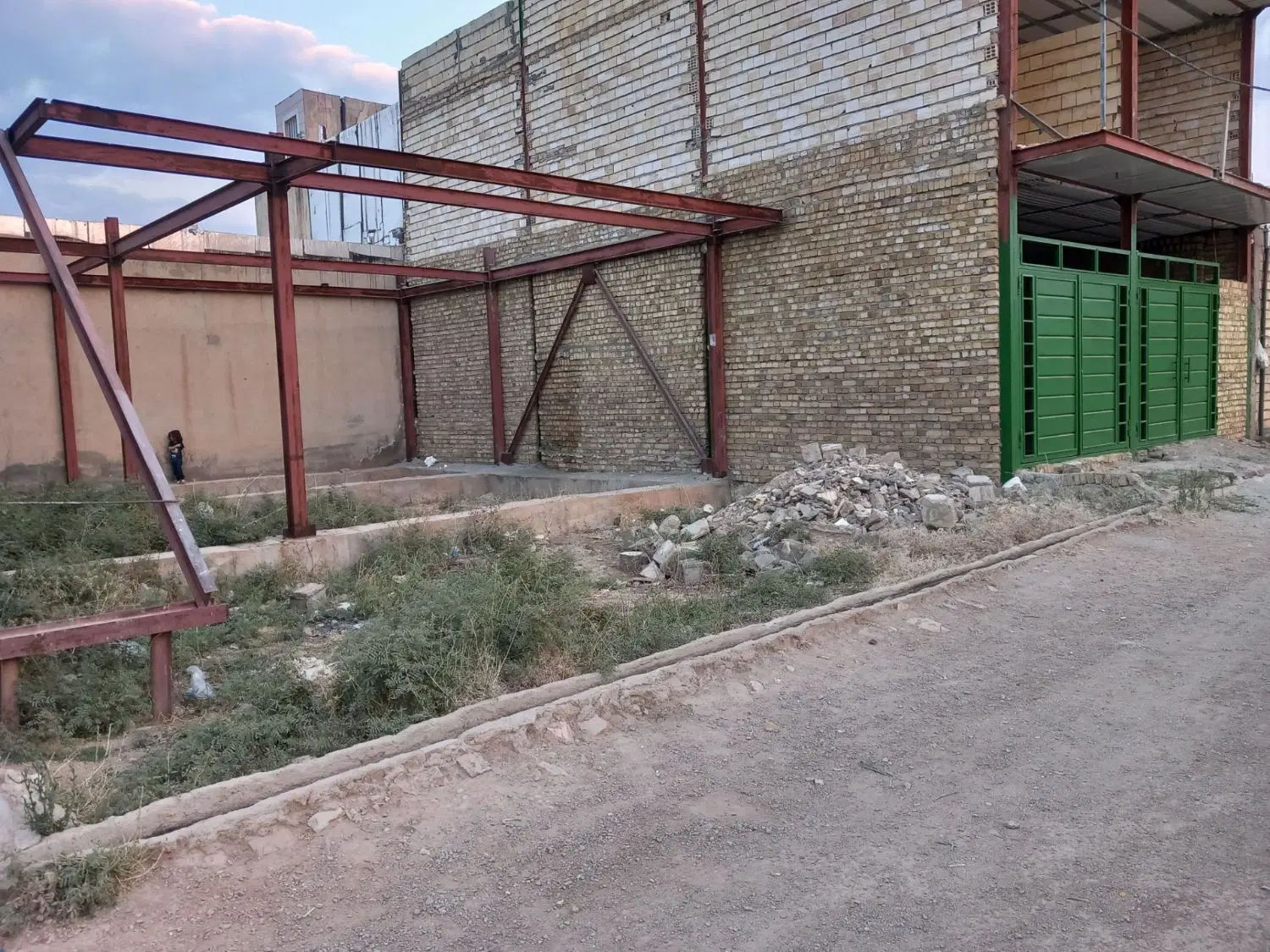 زمین فروشی