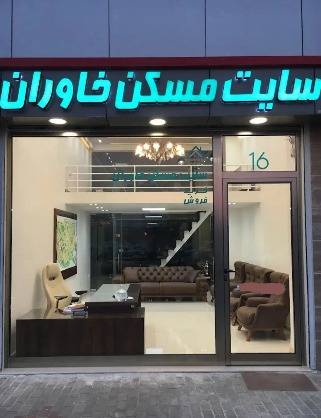 زمین سهم یک  چهارم در تبلیغات یک