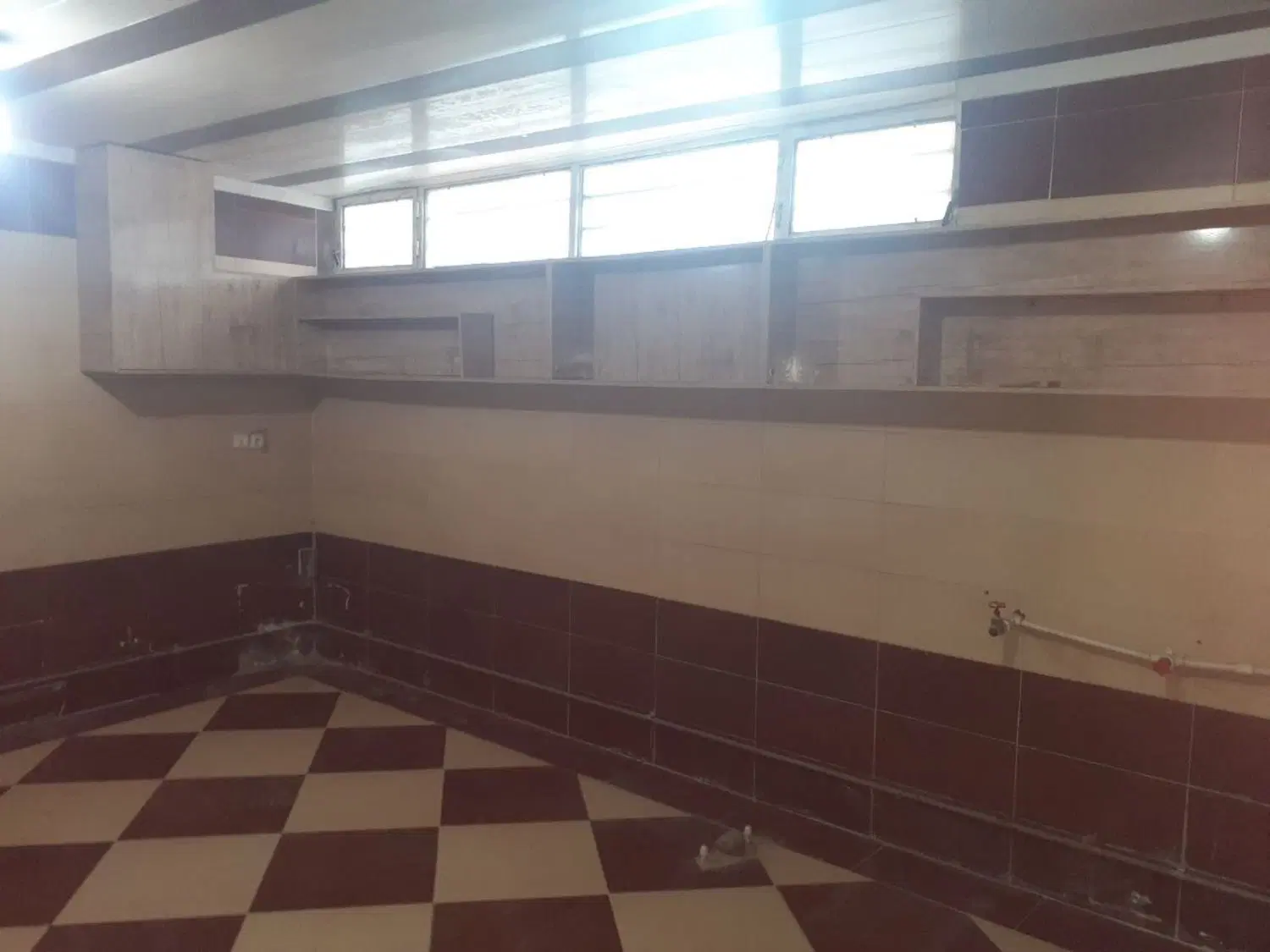 زیرزمین در سی متری شهدای ملاباشی