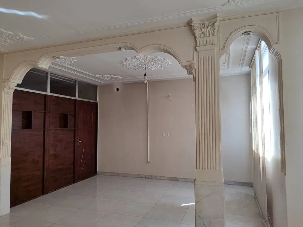 یک واحد آپارتمان تجاری ، مسکونی