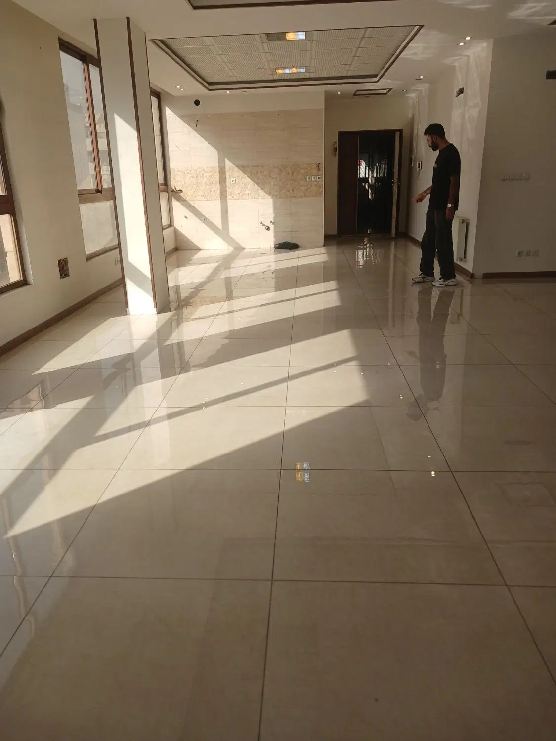 ۱۴۵متر سنداداری،سه بر نور،۱۰متر تابلو خور