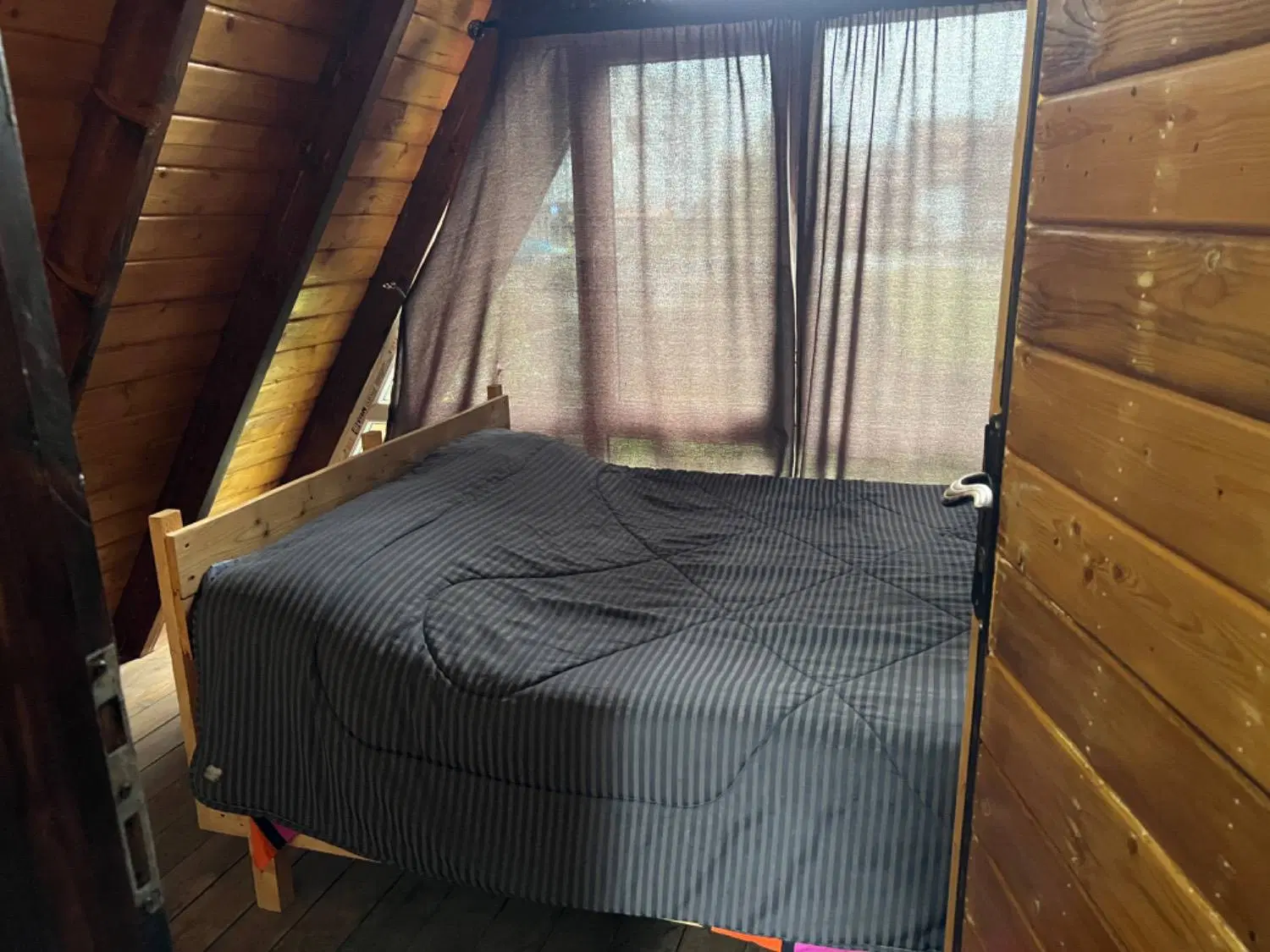 کلبه خفن سوئیسی استخر