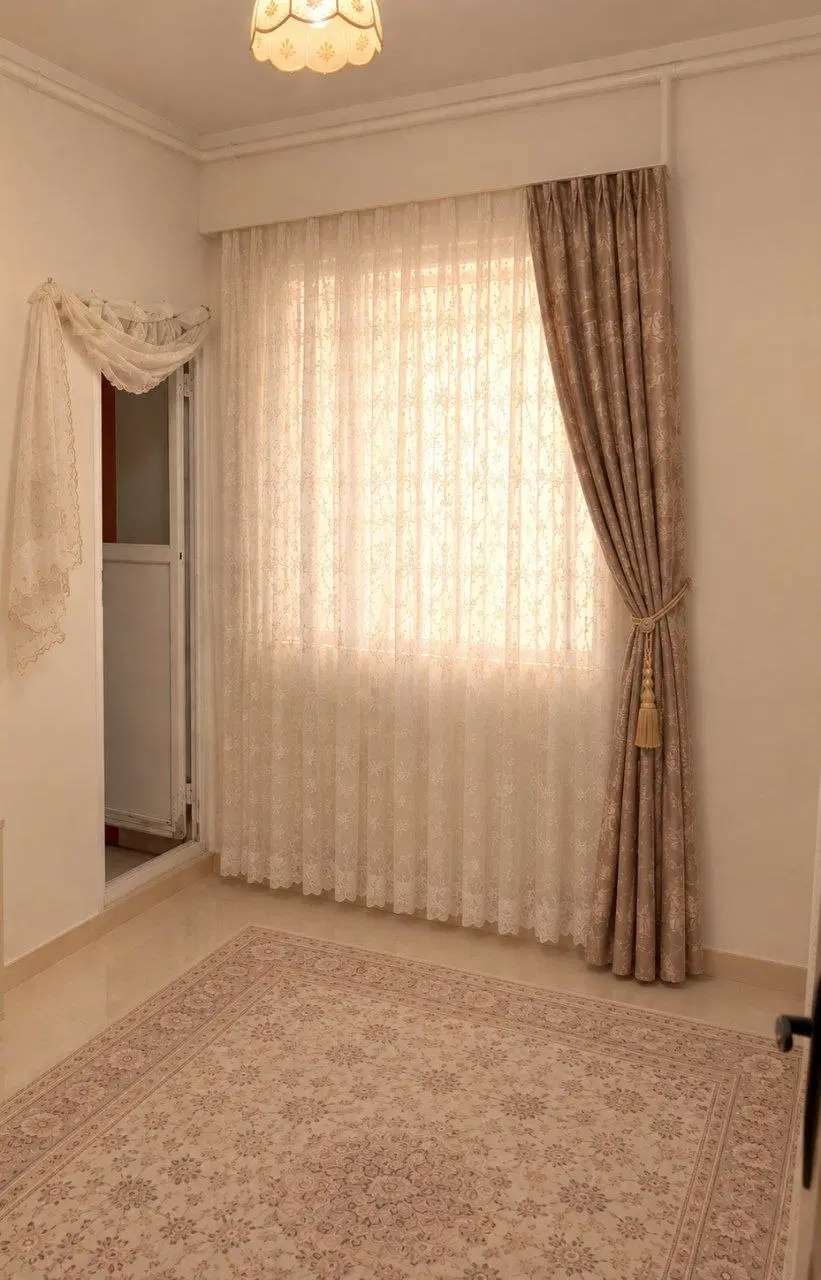 طبقه بالا * ۲ خواب*با پارکینگ اختصاصی*