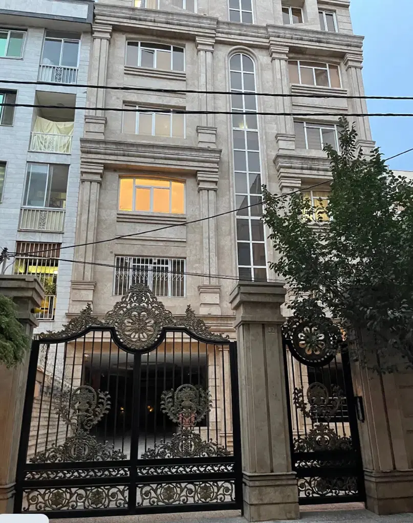 ۸۱ متر ۱۰ساله لوکیشن عالی(فروش معاوضه)