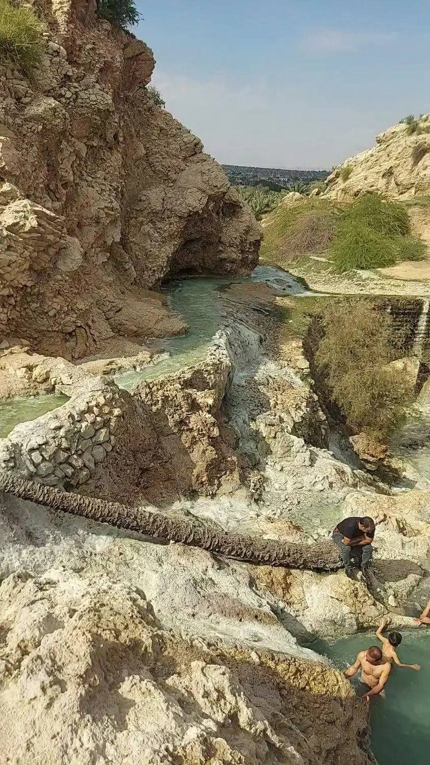 زمین ۵۵۰ متر سه نبش. اشکان .چهار راه پیام نور