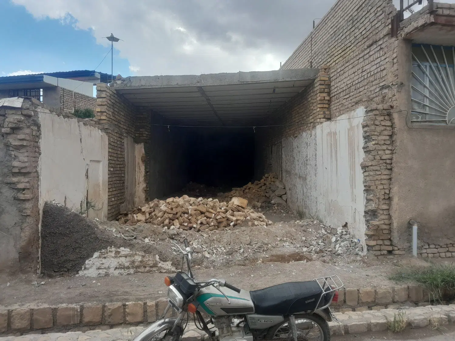 منزل مسکونی نیمه ساخت