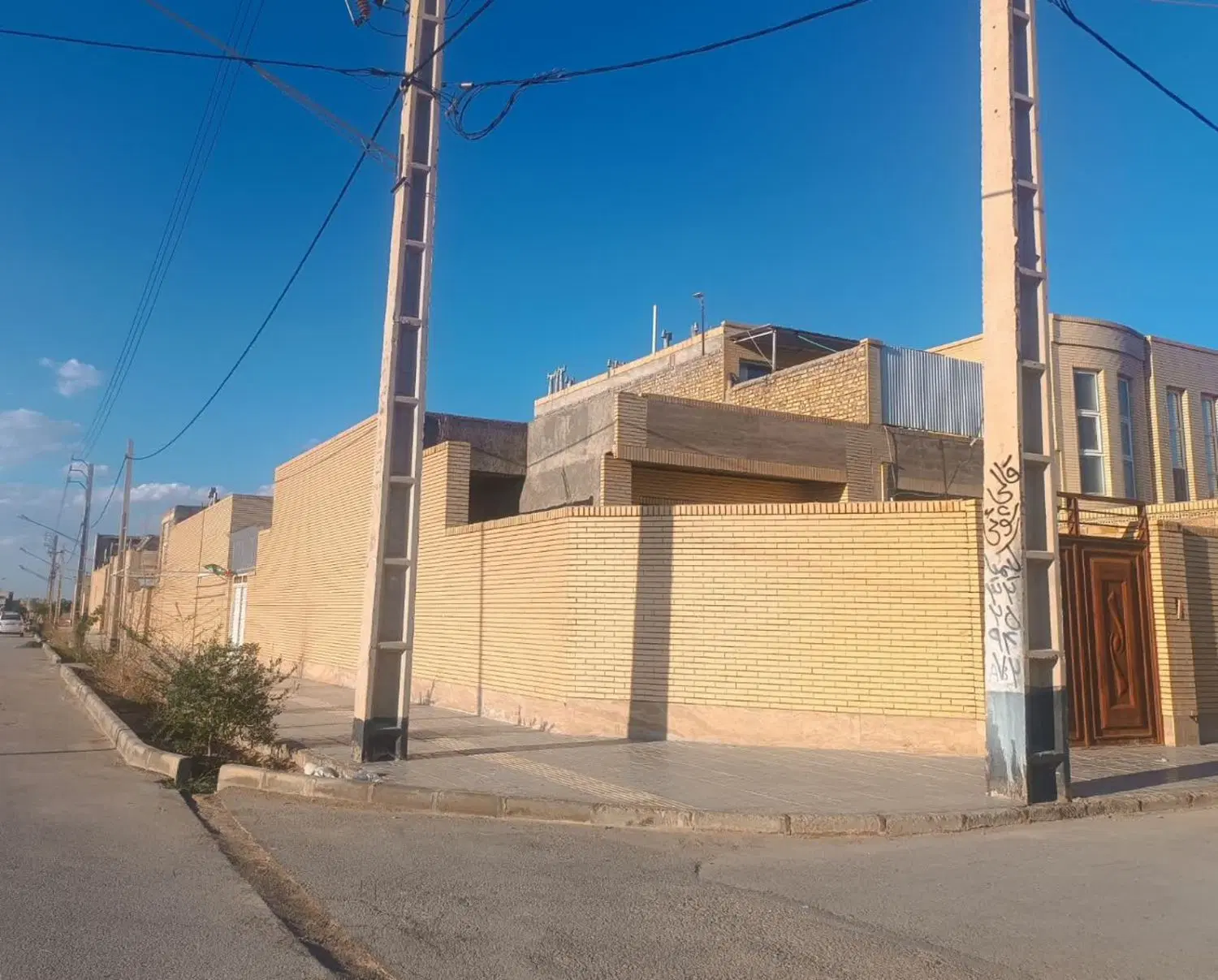 منزل مسکونی نیمه کار