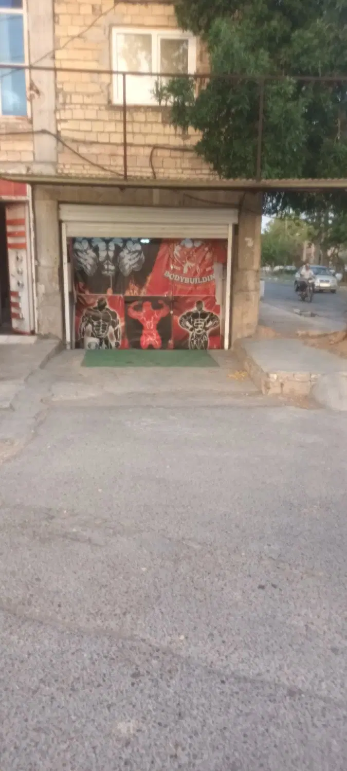 زیرزمین بمساحت ۱۳۰متر  رهن وکرایه داده میشود