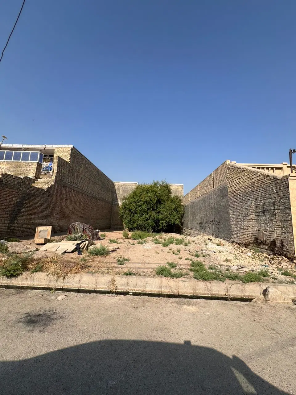 زمین ۲۳۰ متری نزدیک بازار و مدارس و ادارات