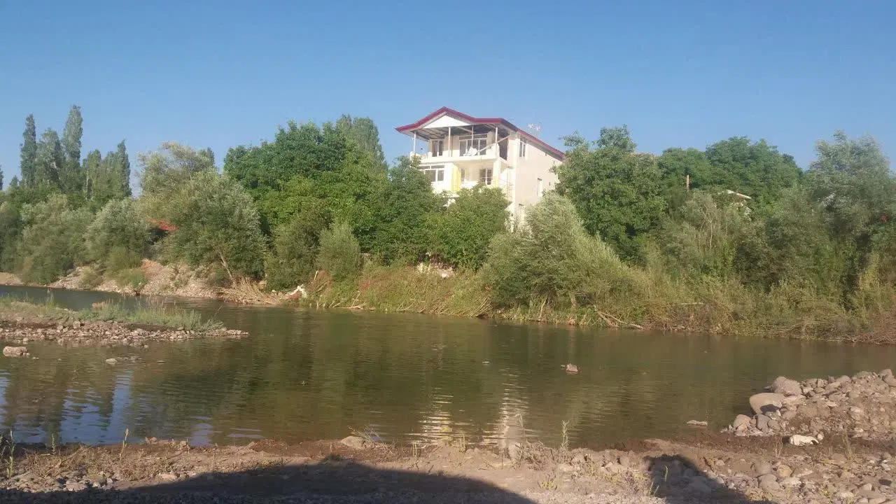 یک واحد همکف راه جدا یکصد متر استیجا ره ای