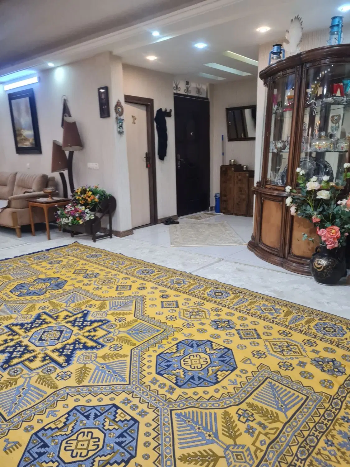 یک طبق از ۳ طبق ویلایی