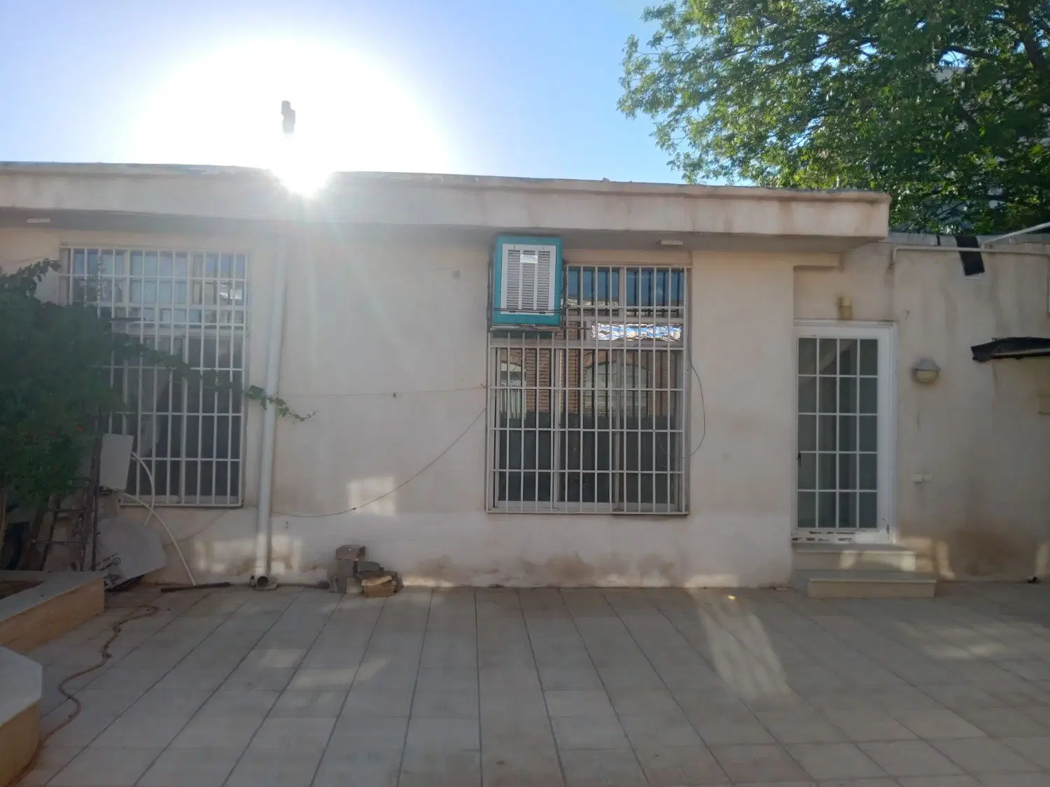 خانه ویلایی عبور از حیاط مشترک