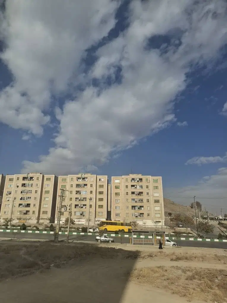 زمین یا ساختمان نیمه کاره