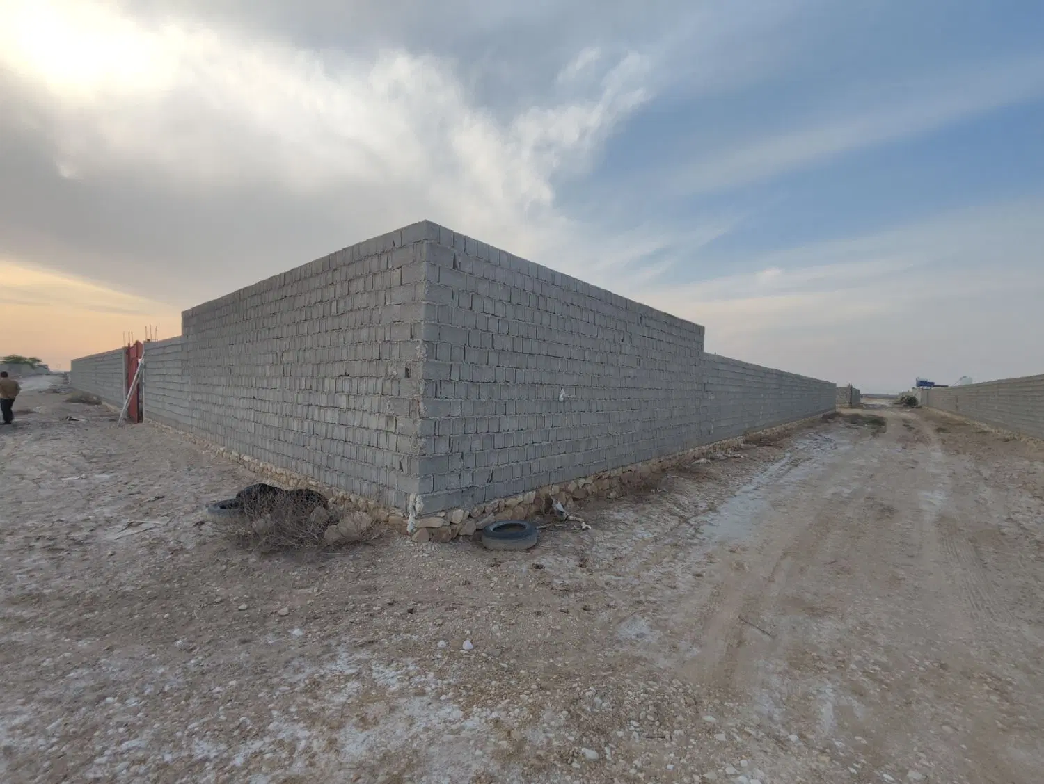 ۲۵۰۰ متر زمین دیوارکشی _ نزدیک چهارراه گورک