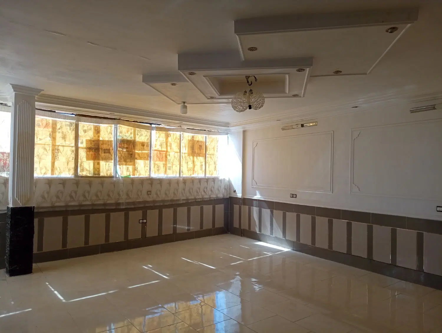 یک واحد آپارتمان 85 متری