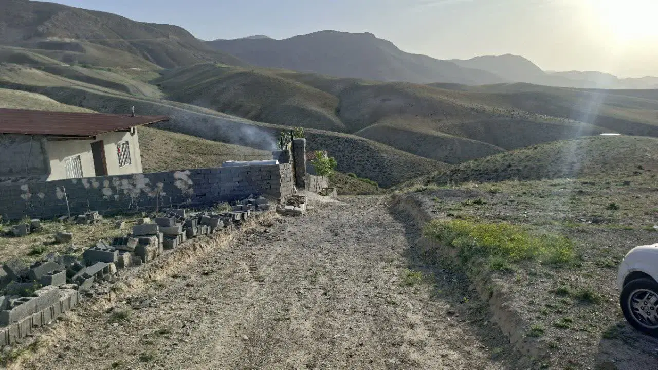 یک قطعه زمین ۲۵۰ متر زیربنا