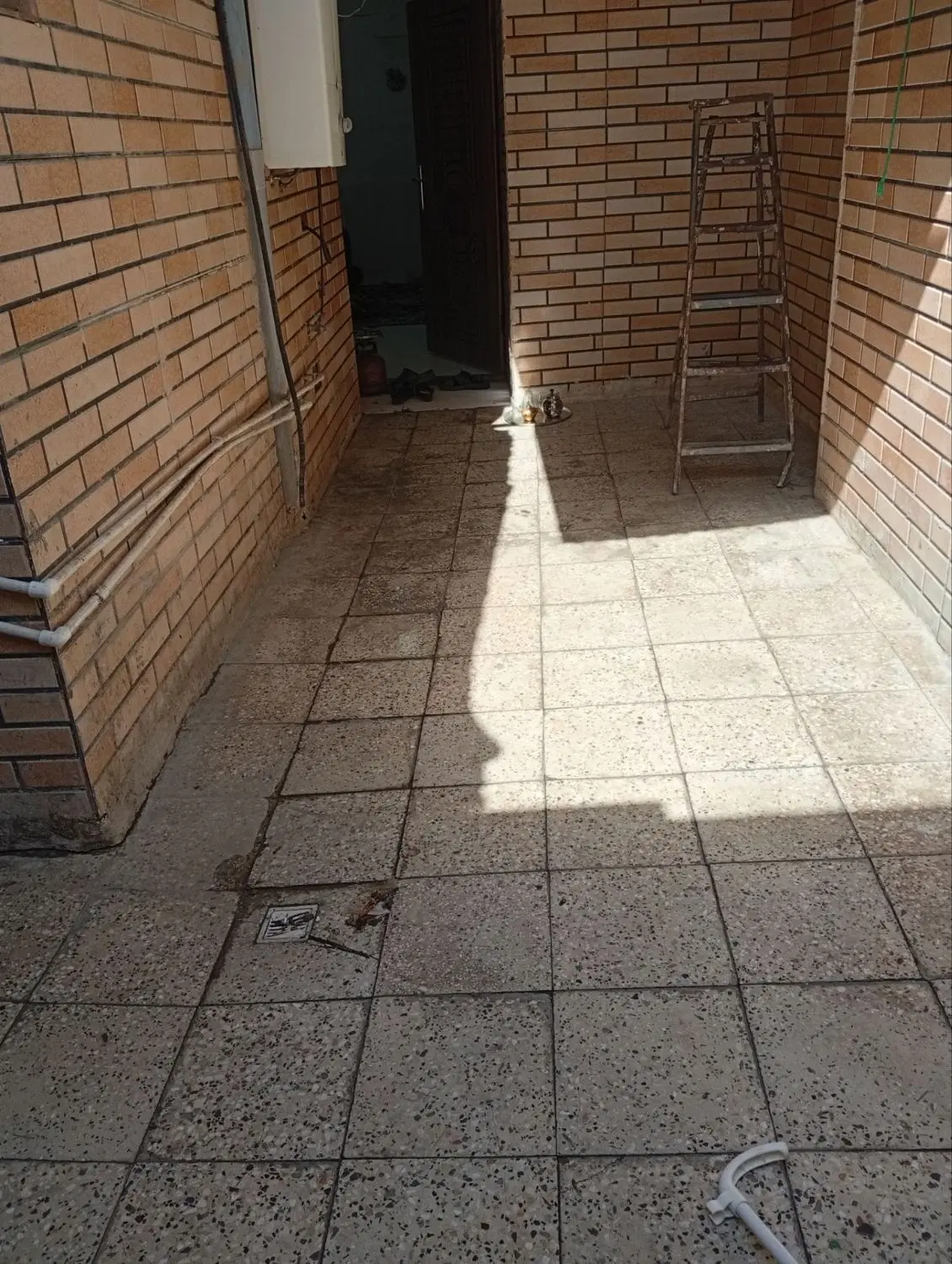 خانه کلنگی مزایده ای