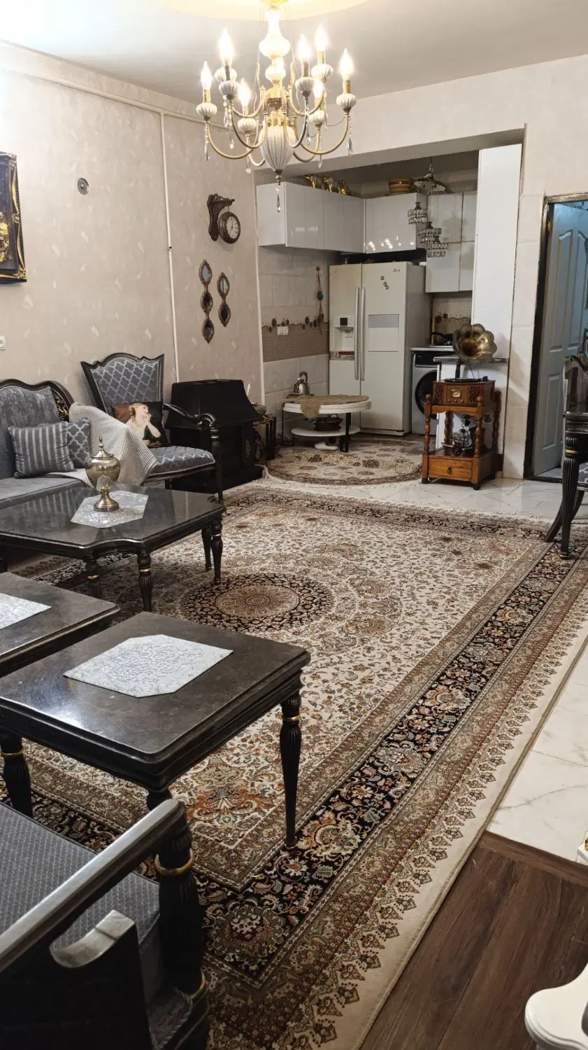خانه ویلایی در پایین کوه